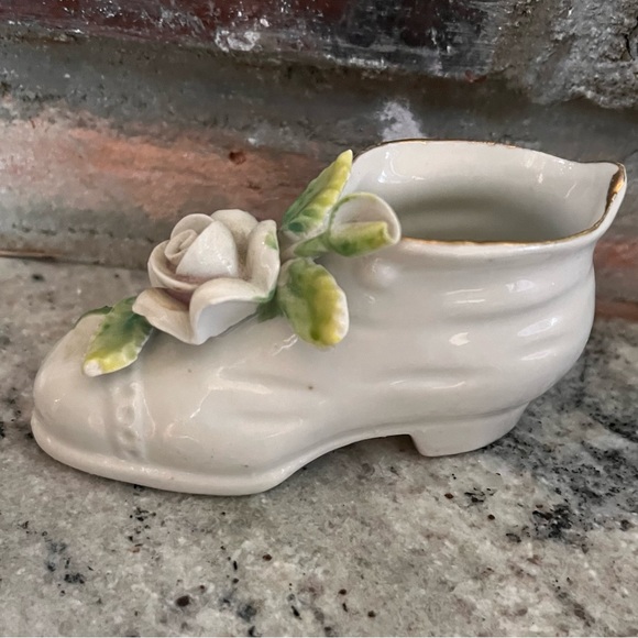 Precious Porcelain Shoe 🌺 - Picture 3 of 4